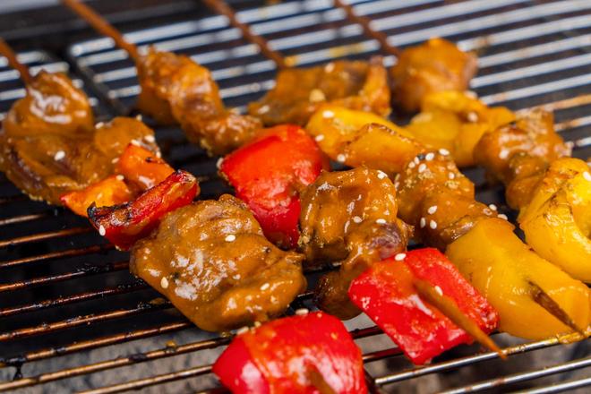 美味本地人都习以为常游客看来十分怪异pg电子模拟器广西夜市中最具特色的