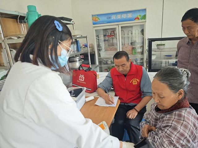 镇中心卫生院开展家庭医生上门签约服务pg电子模拟器试玩广元市剑阁县江口(图3)