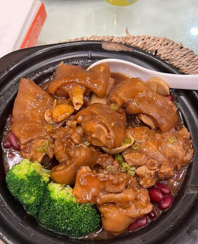 0年的老店特色菜吃撑了！pg电子广州这家开了快4(图5)